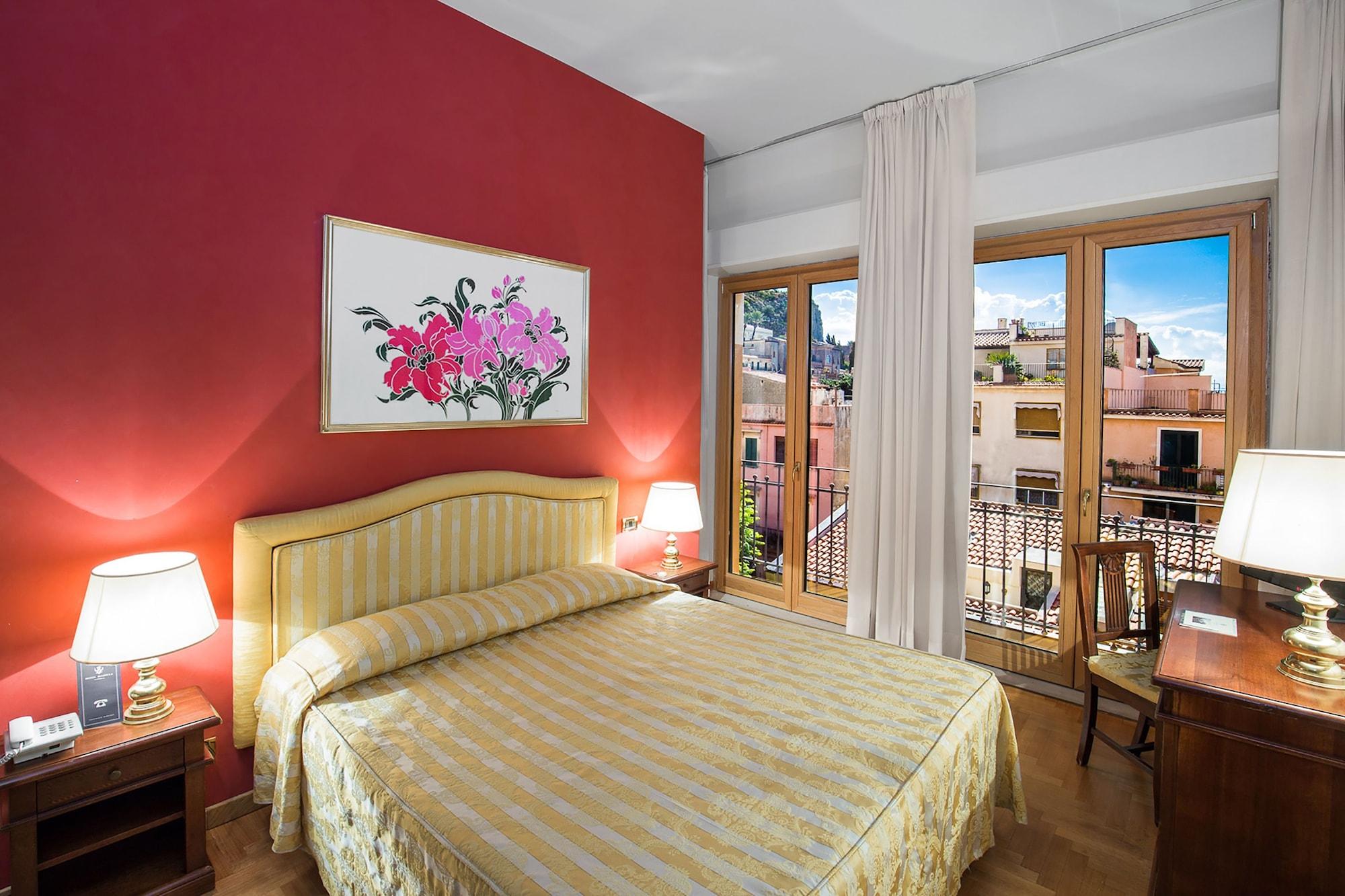 Isabella Hotel 3*